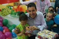 Amou Yazid rend visite au stand de Ramy à la foire internationale d’Alger